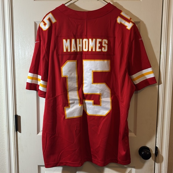 Nike Kansas City Chiefs Mahomes Red and White Football Jersey On Field - Picture 2 of 7
